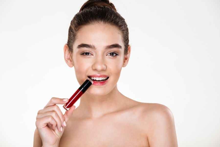 The Ultimate Guide to Long-Lasting Lip Gloss