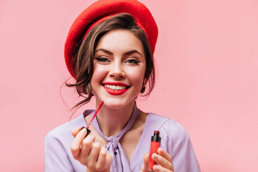 Glossy vs. matte lips: Compare benefits, finishes, and best uses. Find your perfect lip look based on style, occasion, and vibe with tips for both